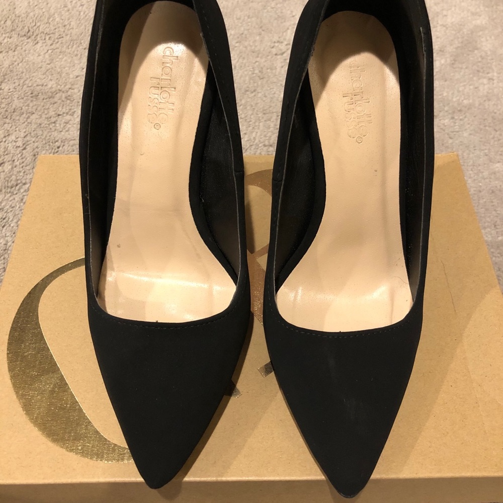 Black Pumps